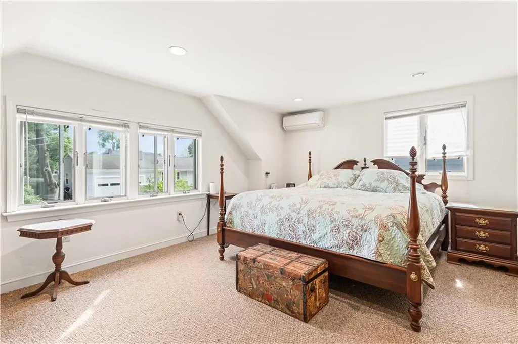 52 Wildwood Avenue East Providence RI 02916