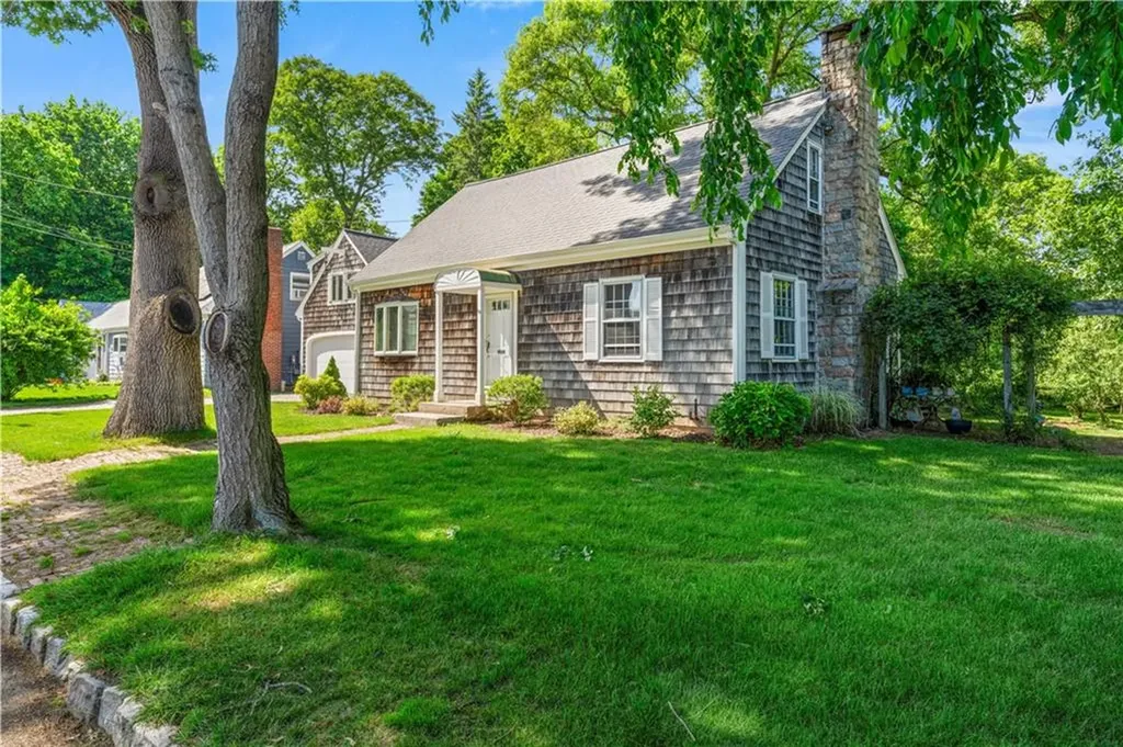 52 Wildwood Avenue East Providence RI 02916