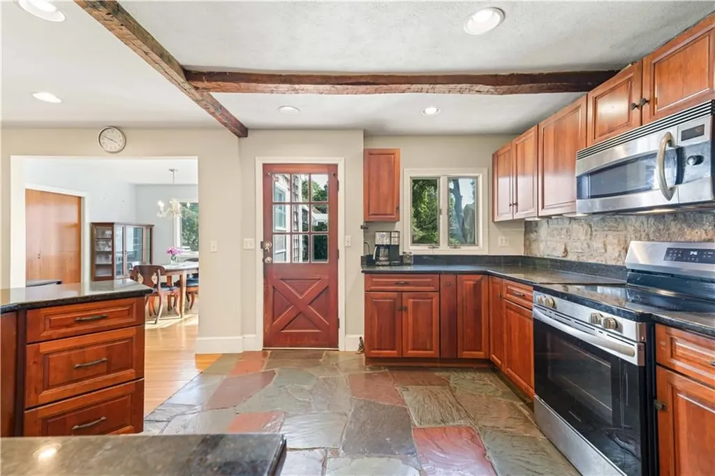 52 Wildwood Avenue East Providence RI 02916