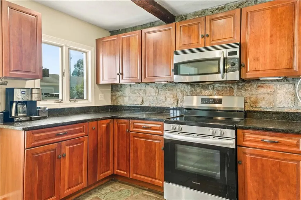 52 Wildwood Avenue East Providence RI 02916