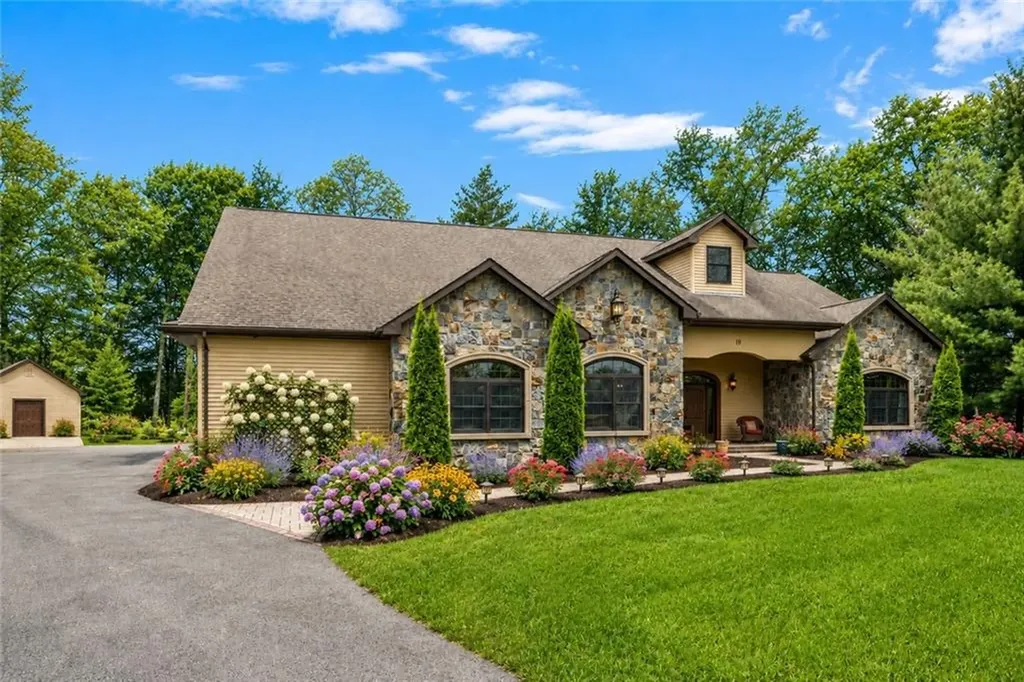 19 Blacksburt Court North Kingstown RI 02874