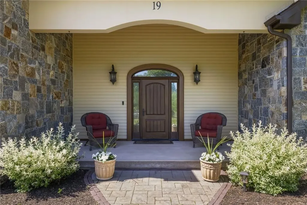 19 Blacksburt Court North Kingstown RI 02874