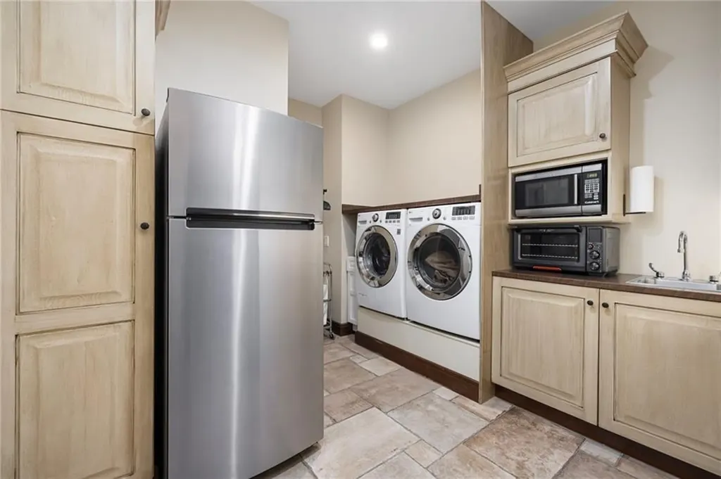 19 Blacksburt Court North Kingstown RI 02874