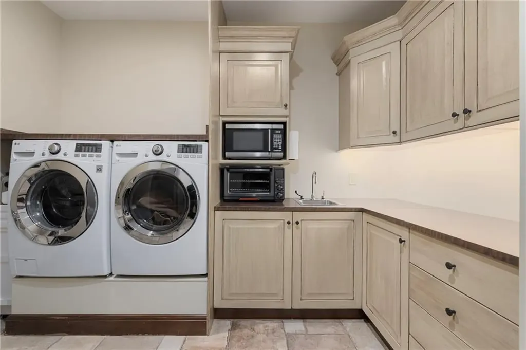19 Blacksburt Court North Kingstown RI 02874