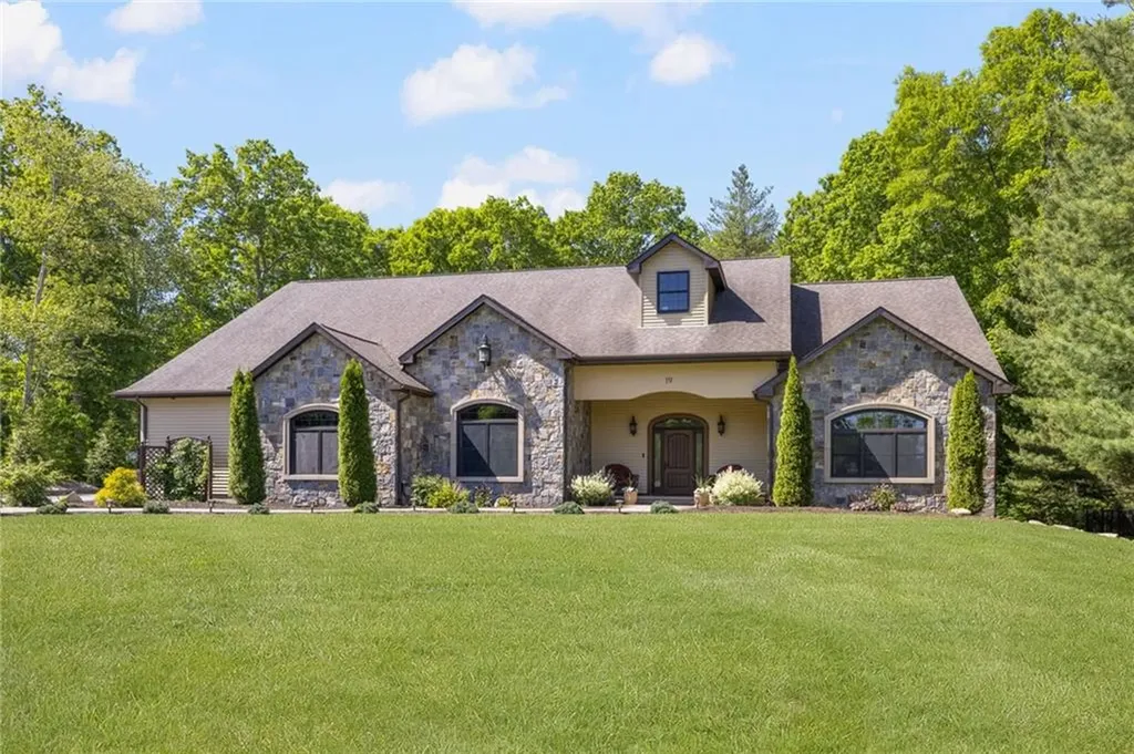 19 Blacksburt Court North Kingstown RI 02874