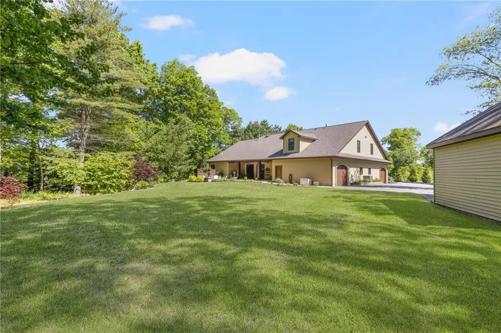 19 Blacksburt Court North Kingstown RI 02874