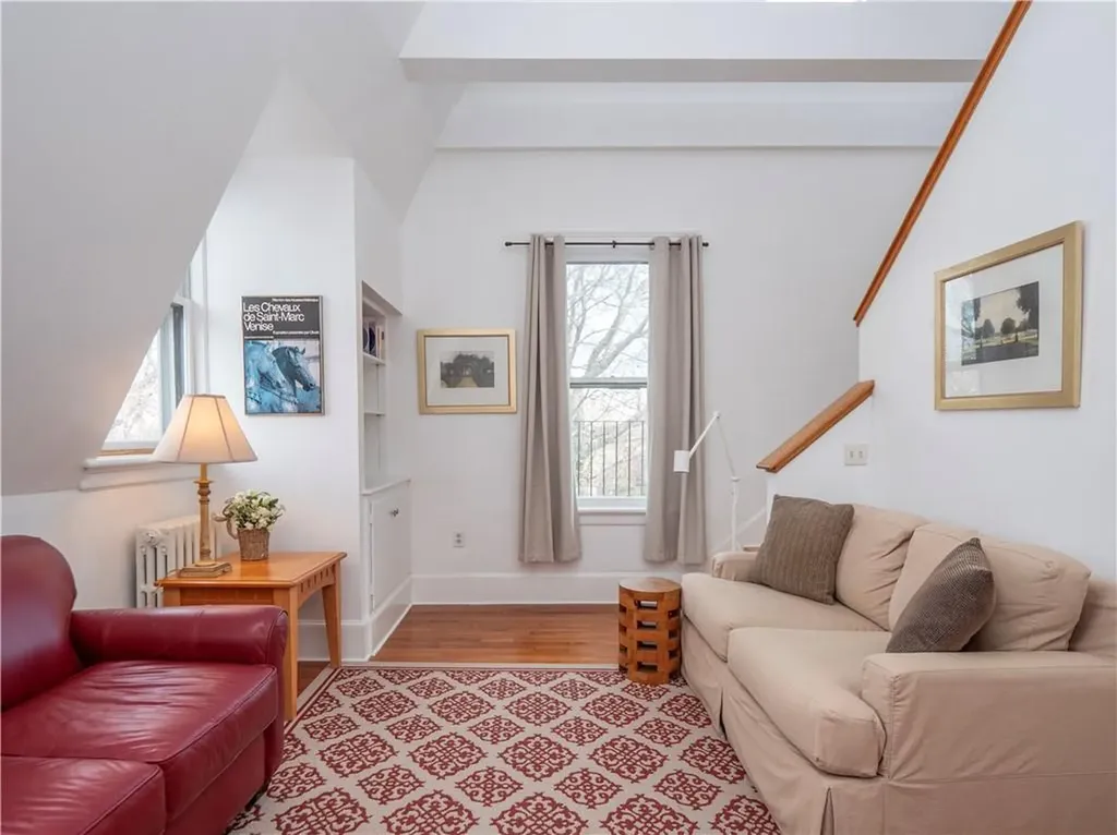 1 Oakwood Terrace Newport RI 02840