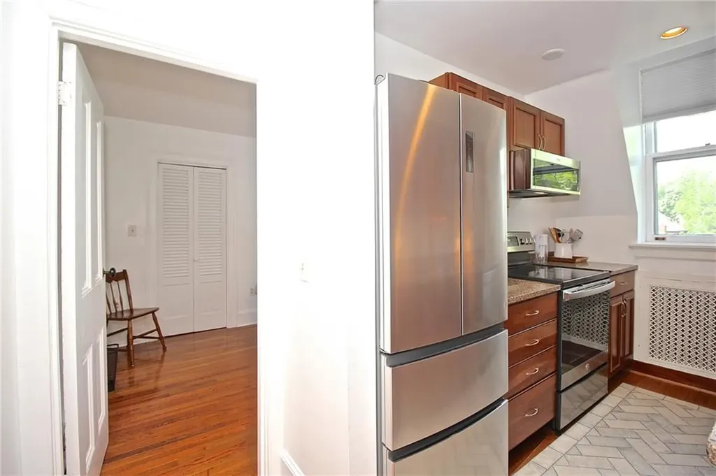 1 Oakwood Terrace Newport RI 02840