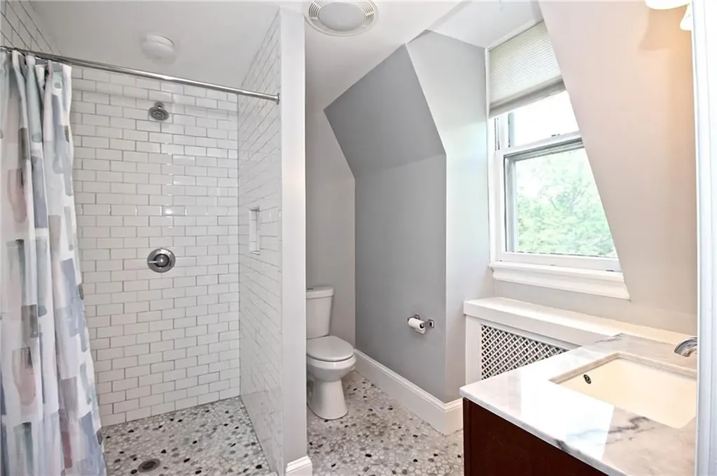 1 Oakwood Terrace Newport RI 02840