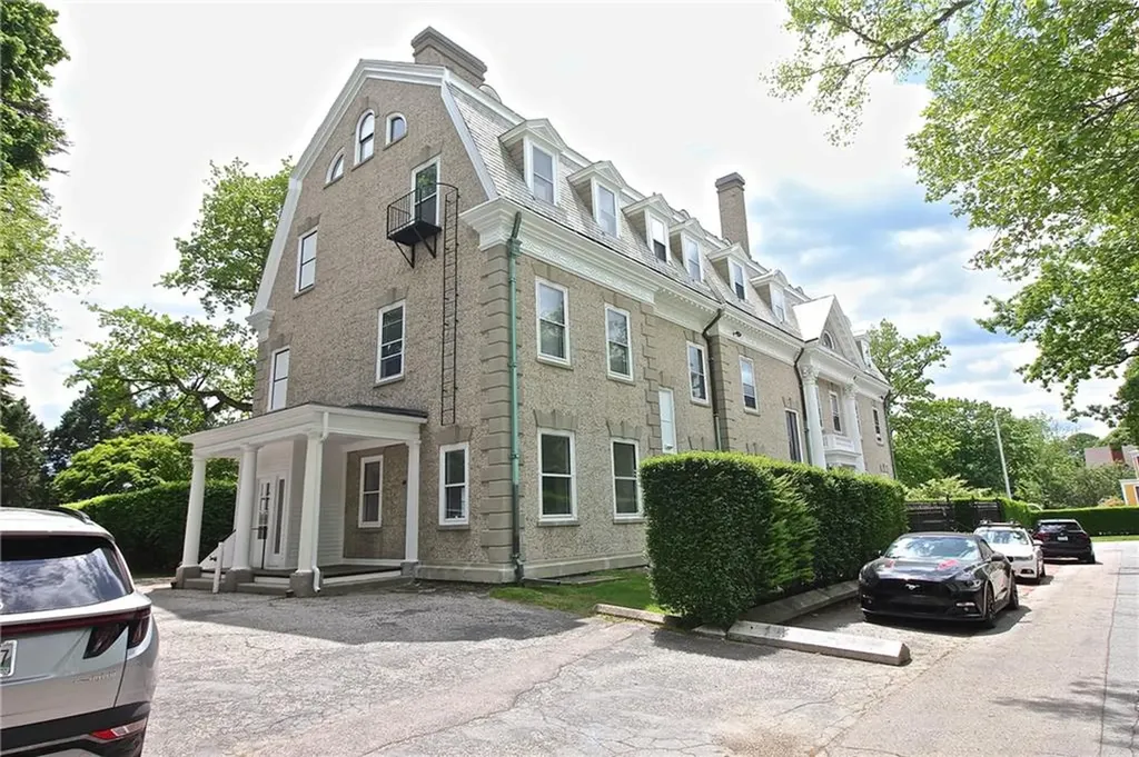 1 Oakwood Terrace Newport RI 02840