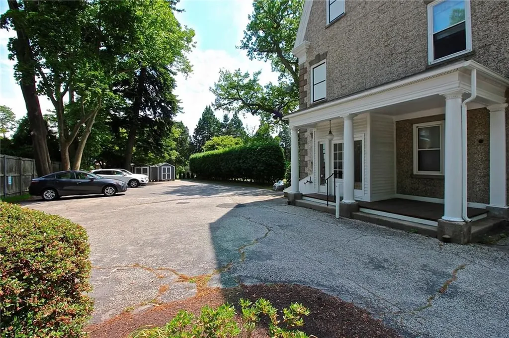 1 Oakwood Terrace Newport RI 02840