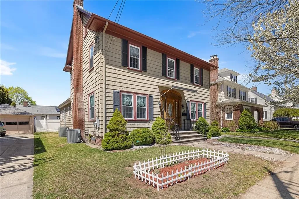 53 Cathedral Avenue Providence RI 02908