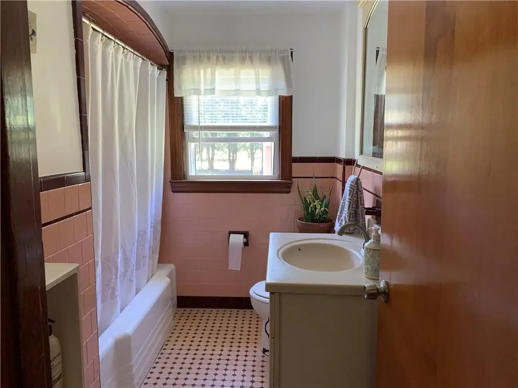 28 Old Reservoir Road Cumberland RI 02884