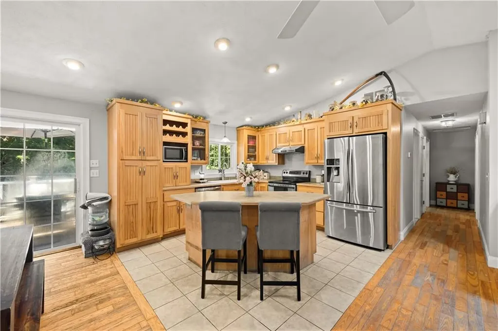 233 Old Oxford Road North Smithfield RI 02896