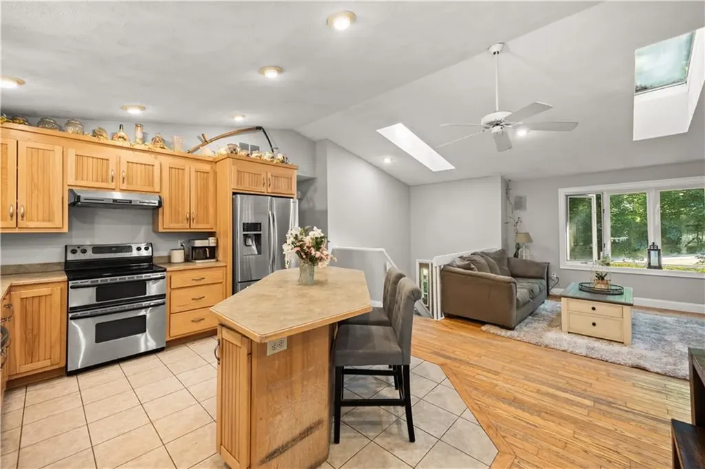 233 Old Oxford Road North Smithfield RI 02896