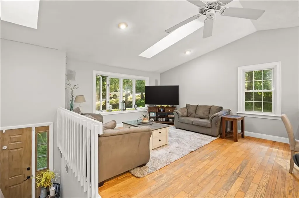 233 Old Oxford Road North Smithfield RI 02896