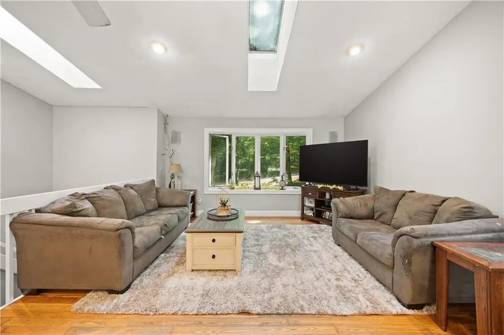 233 Old Oxford Road North Smithfield RI 02896
