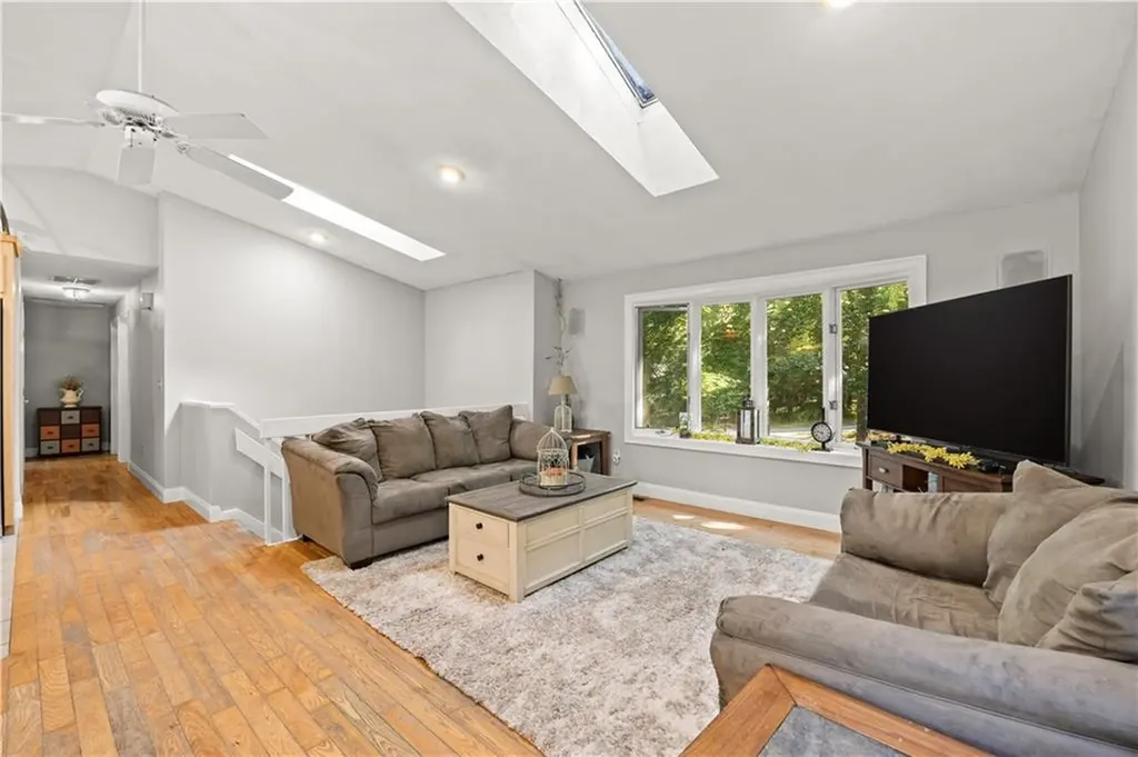 233 Old Oxford Road North Smithfield RI 02896
