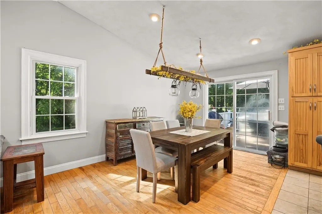 233 Old Oxford Road North Smithfield RI 02896