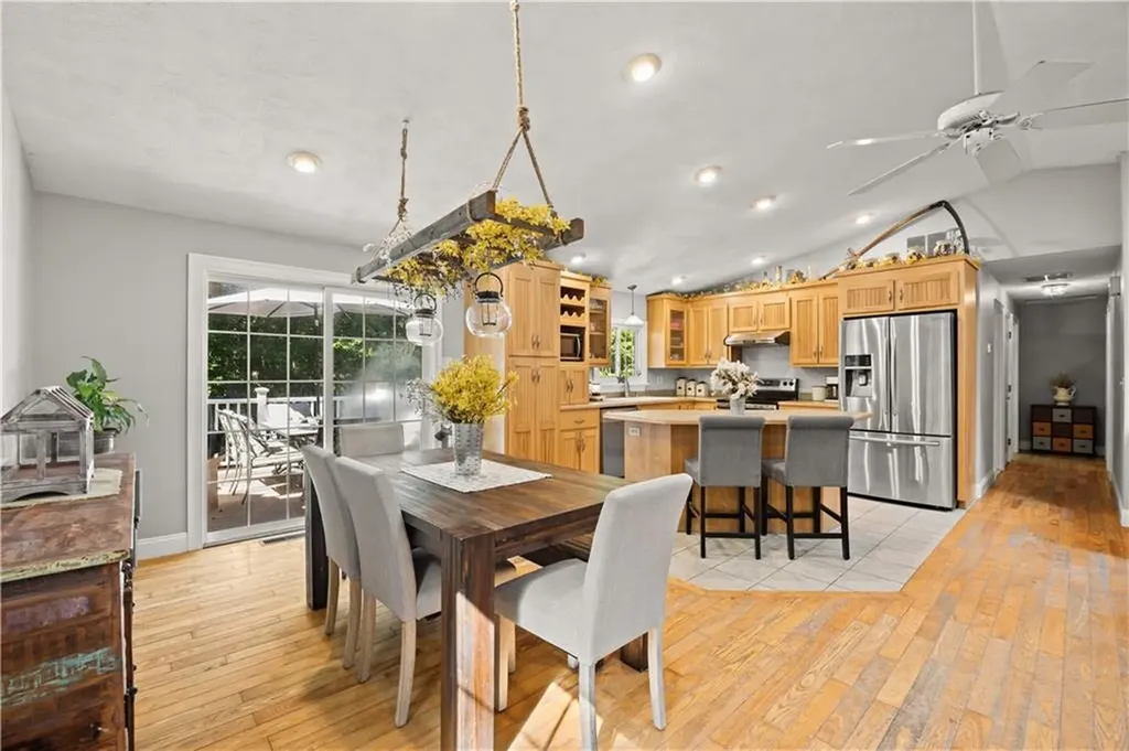 233 Old Oxford Road North Smithfield RI 02896