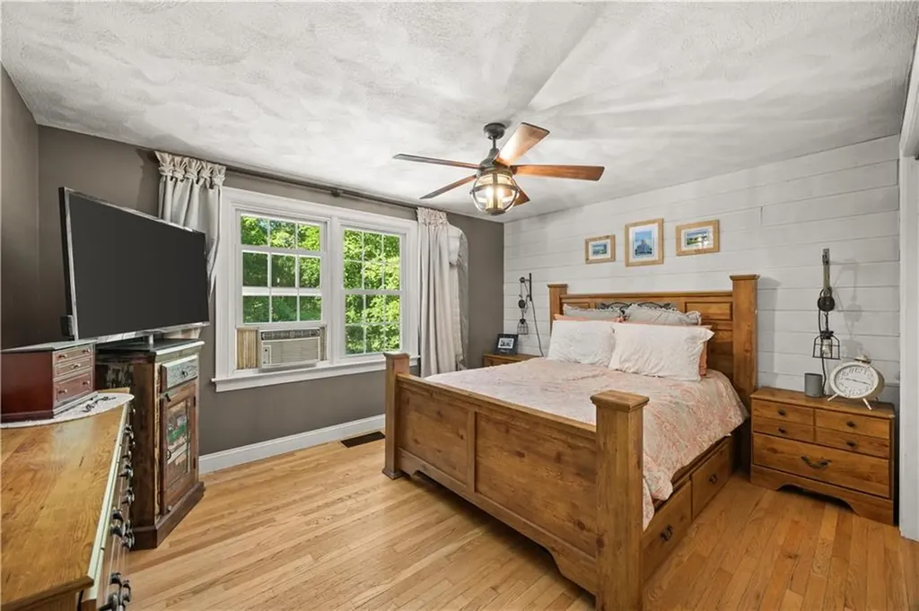 233 Old Oxford Road North Smithfield RI 02896