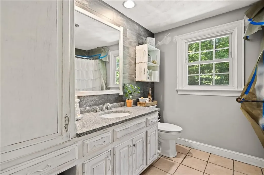 233 Old Oxford Road North Smithfield RI 02896