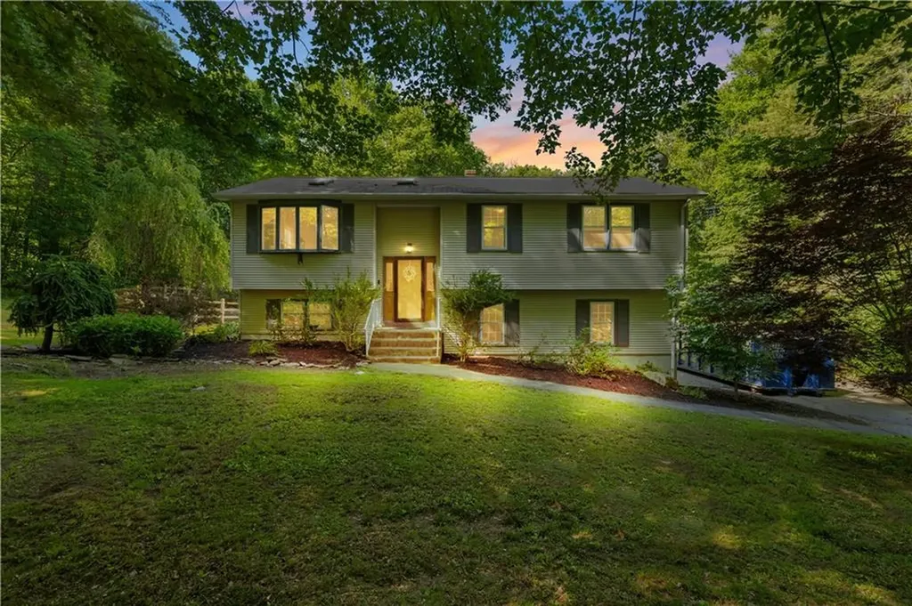 233 Old Oxford Road North Smithfield RI 02896