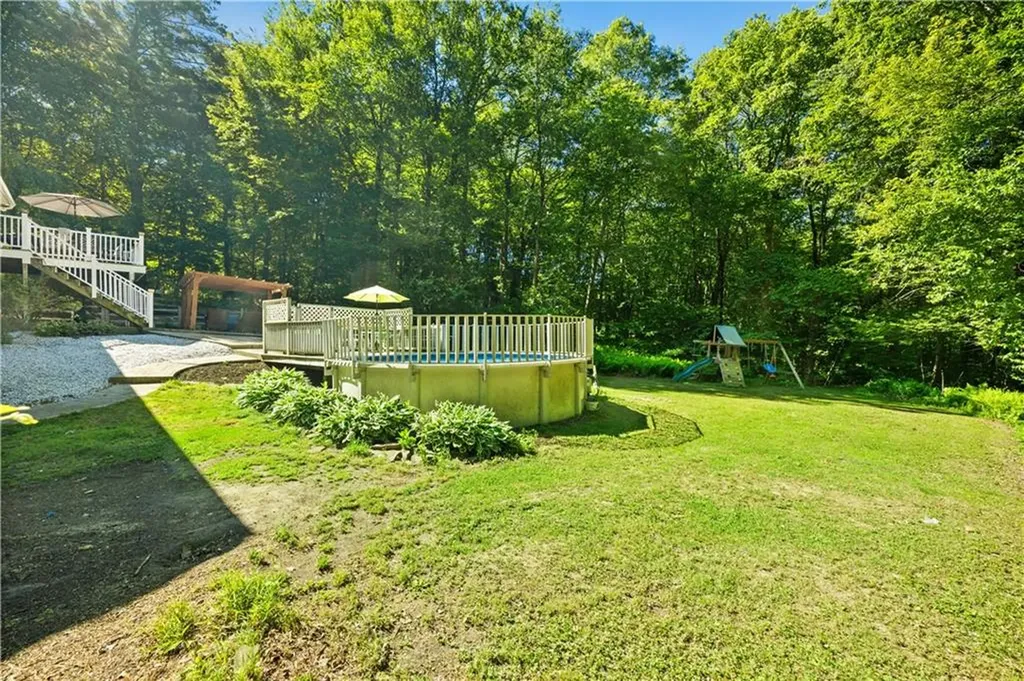 233 Old Oxford Road North Smithfield RI 02896