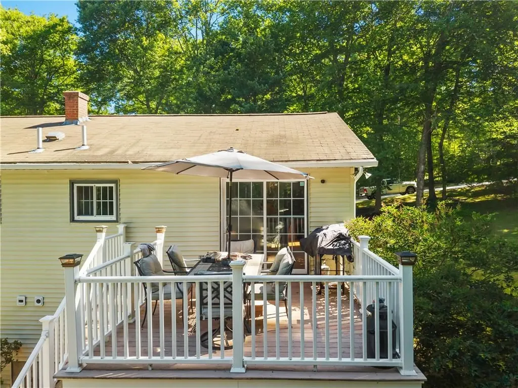 233 Old Oxford Road North Smithfield RI 02896