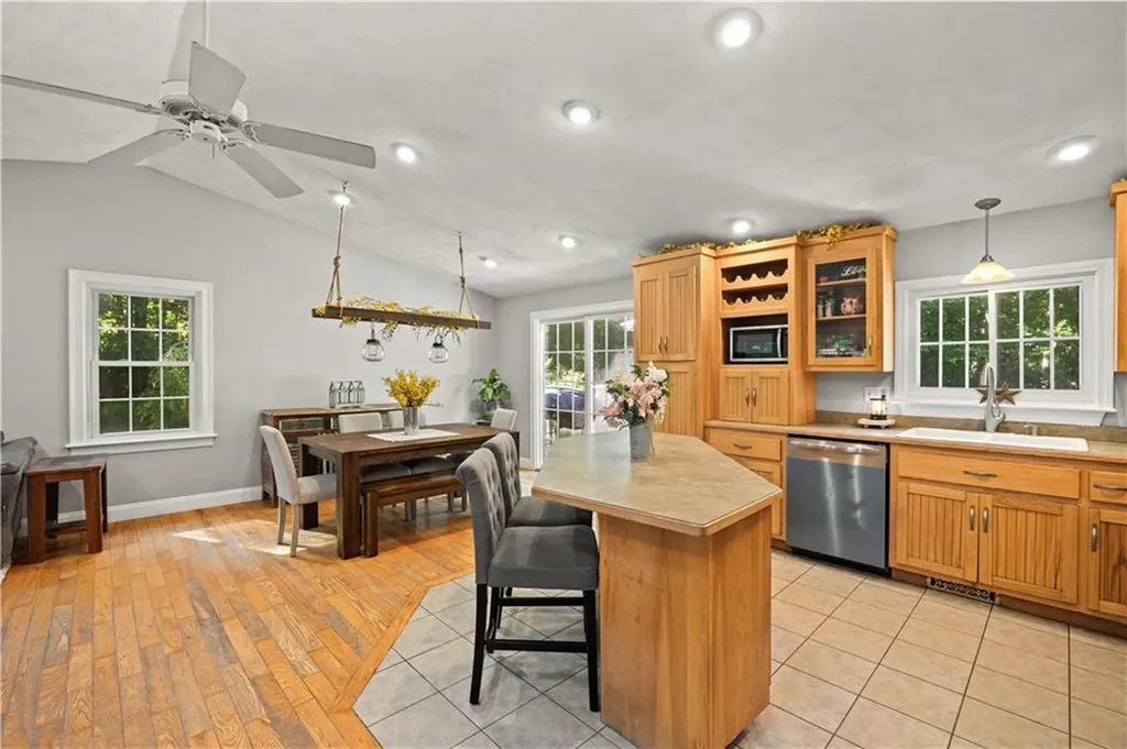 233 Old Oxford Road North Smithfield RI 02896