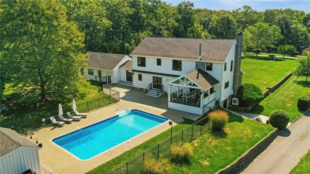 170 Saxony Avenue Tiverton RI 02878