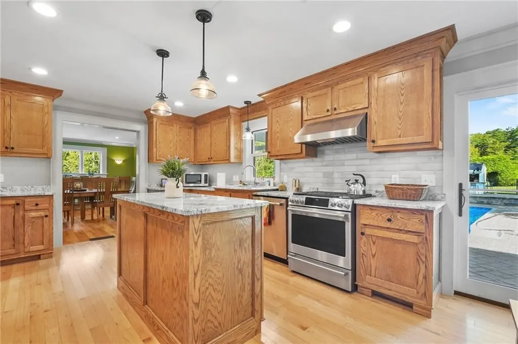 170 Saxony Avenue Tiverton RI 02878