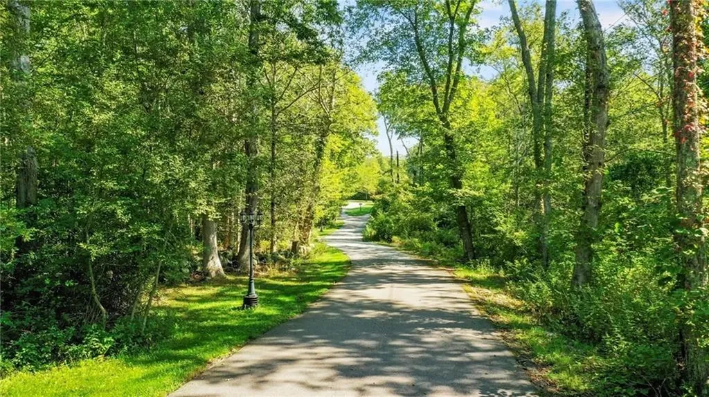 170 Saxony Avenue Tiverton RI 02878