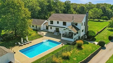 170 Saxony Avenue Tiverton RI 02878