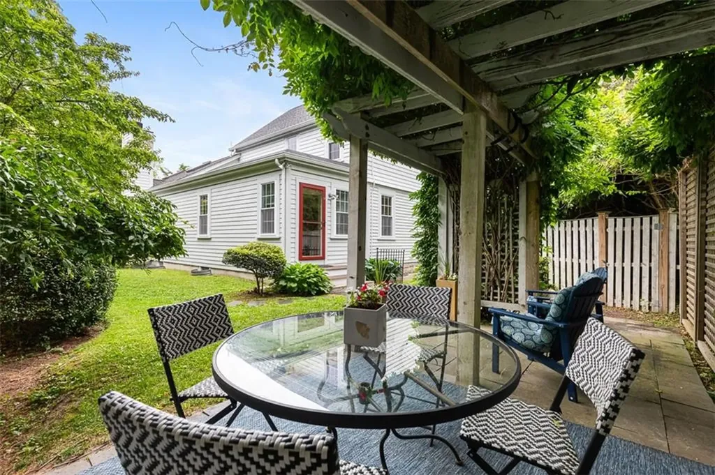 4 Garfield Avenue Bristol RI 02809