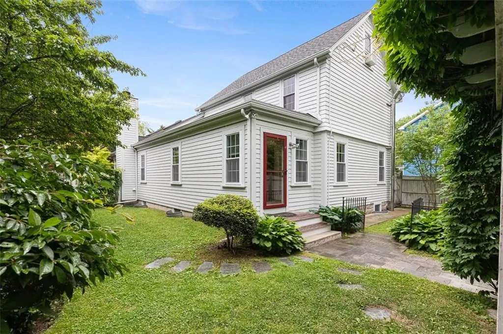 4 Garfield Avenue Bristol RI 02809