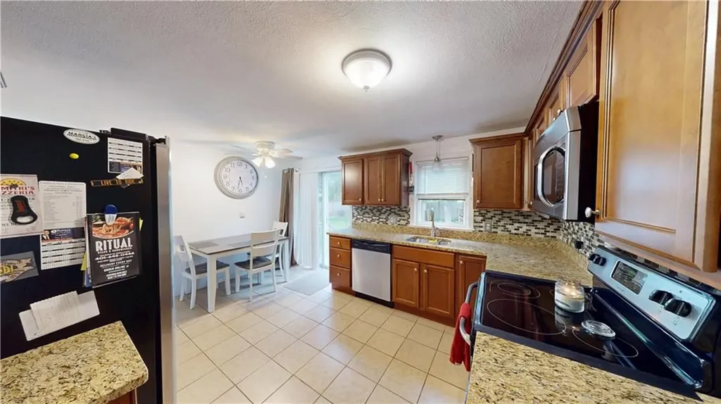 27 Amherst Road Warwick RI 02889