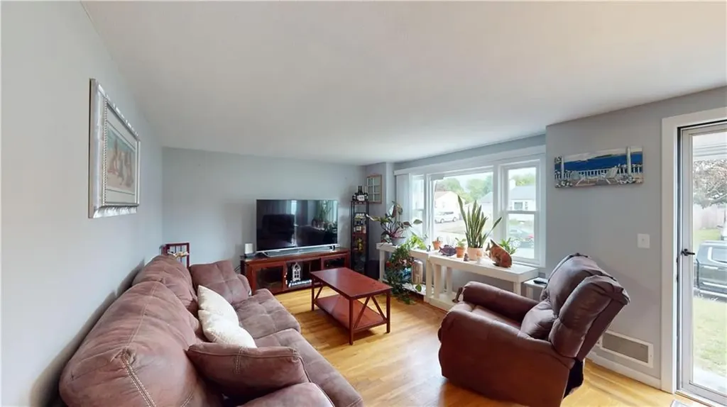 27 Amherst Road Warwick RI 02889