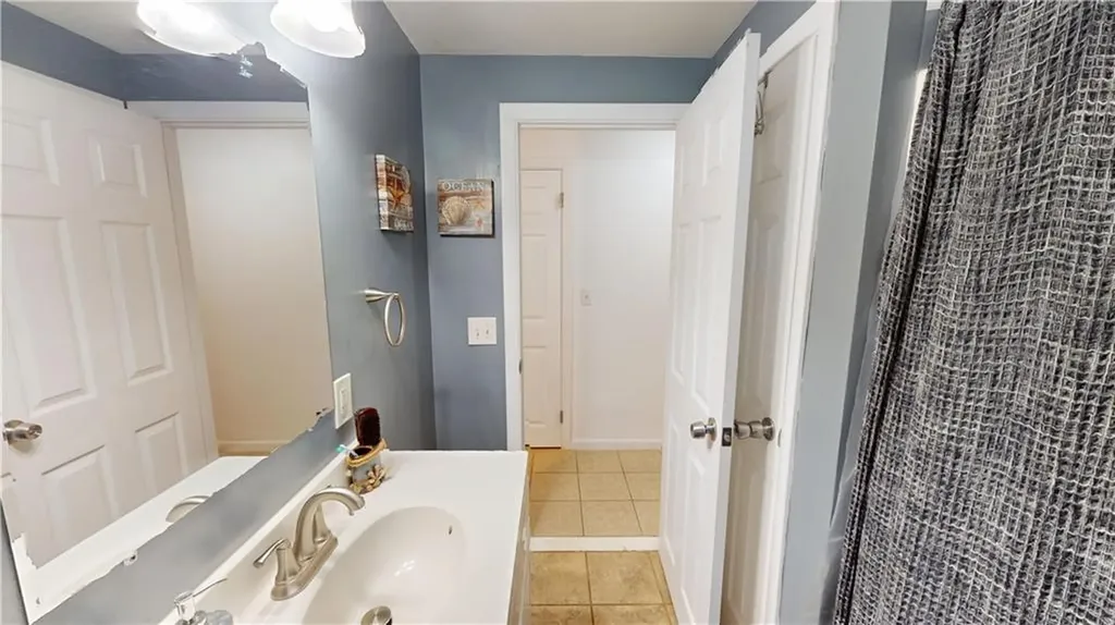 27 Amherst Road Warwick RI 02889