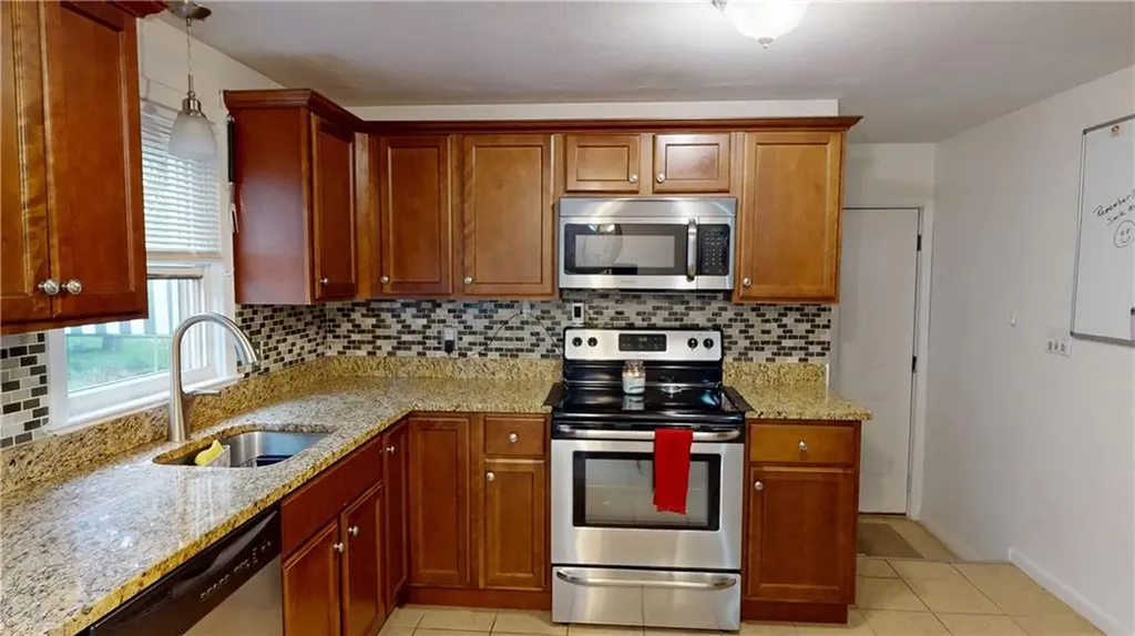 27 Amherst Road Warwick RI 02889
