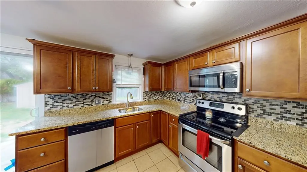 27 Amherst Road Warwick RI 02889