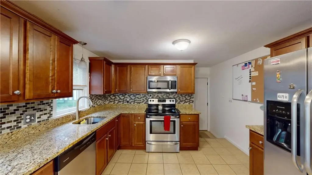 27 Amherst Road Warwick RI 02889