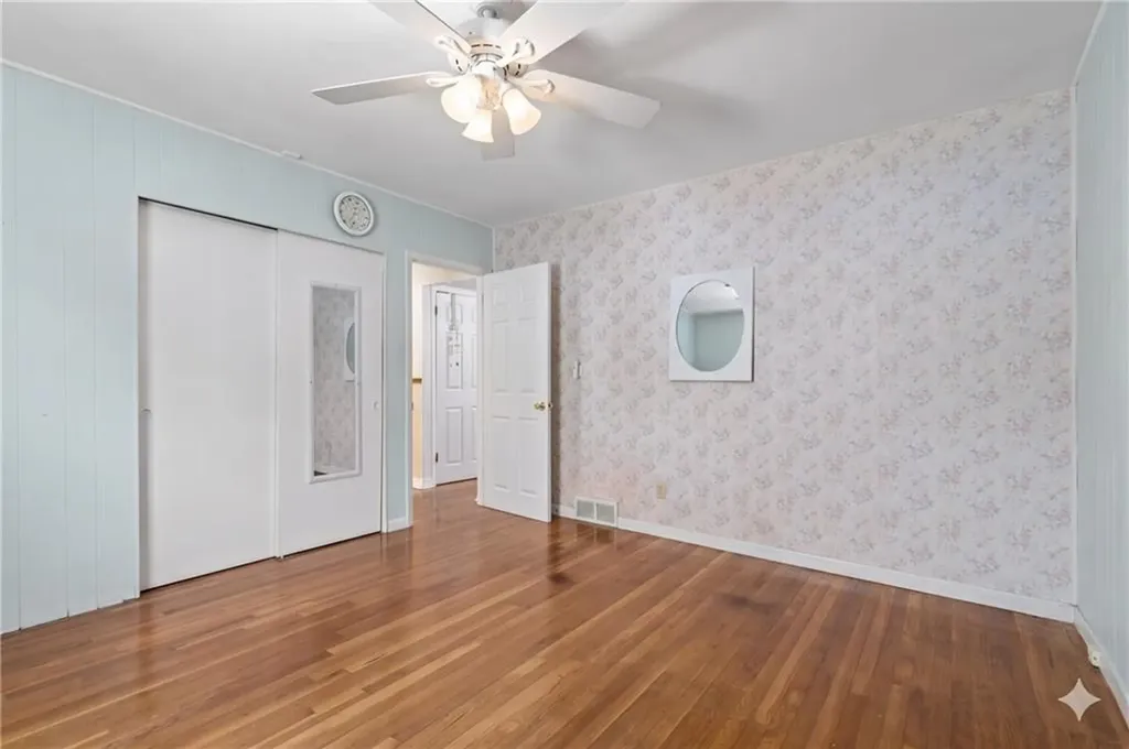 15 Hanley Lane Warren RI 02885