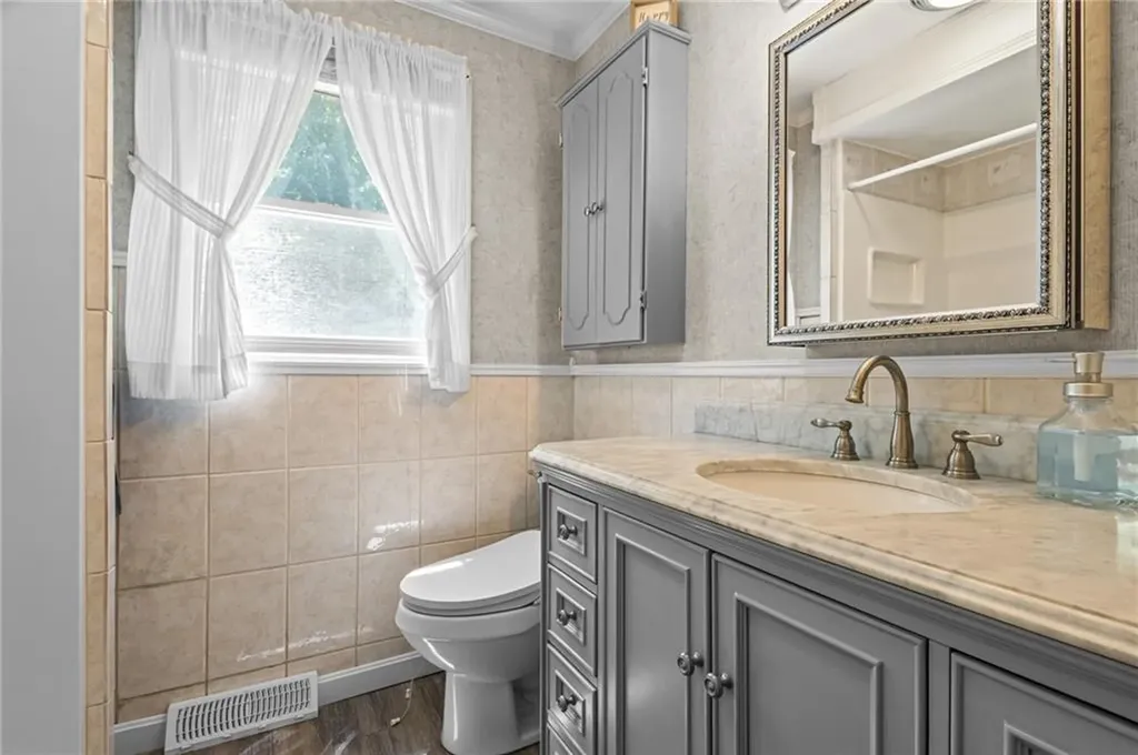 15 Hanley Lane Warren RI 02885