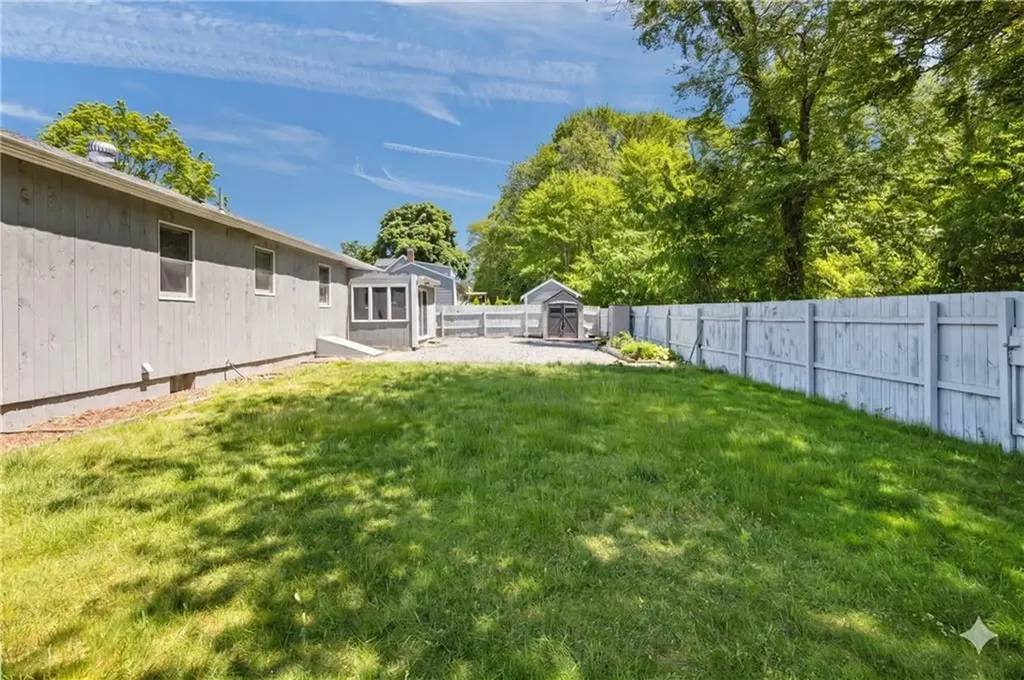 15 Hanley Lane Warren RI 02885