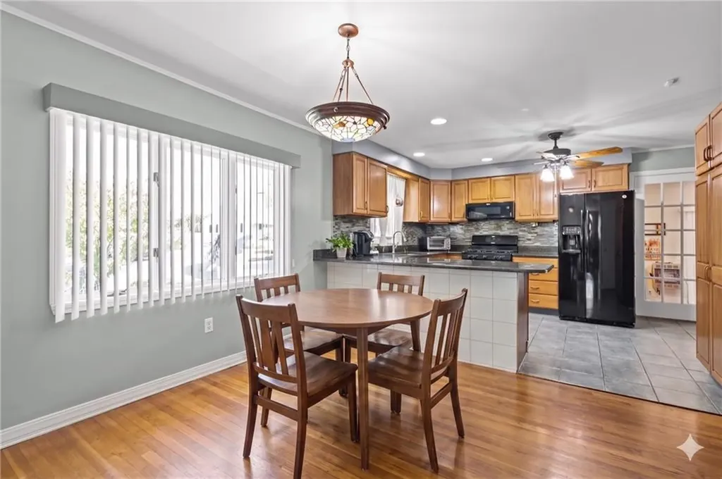 15 Hanley Lane Warren RI 02885
