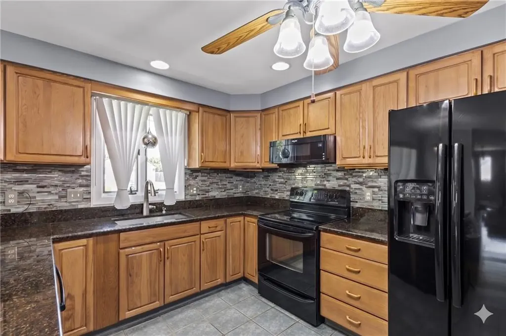 15 Hanley Lane Warren RI 02885