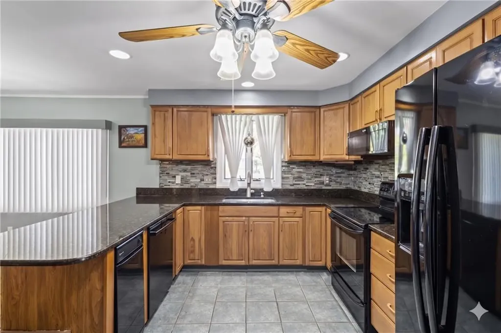15 Hanley Lane Warren RI 02885