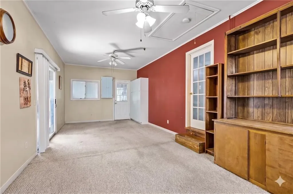 15 Hanley Lane Warren RI 02885