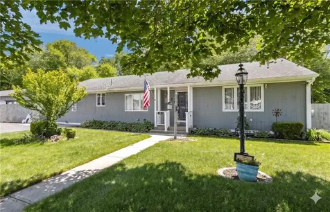 15 Hanley Lane Warren RI 02885